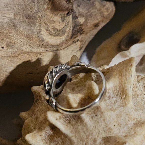 Beveled, Horizontal set Onyx Silver Ring- marked 9.25 - Picture 3 of 3